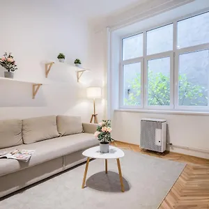 Bpr Toffee Design With A/c Budapeszt